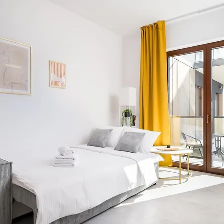 Raclawicka 7 Deluxe By Bookinghost アパート