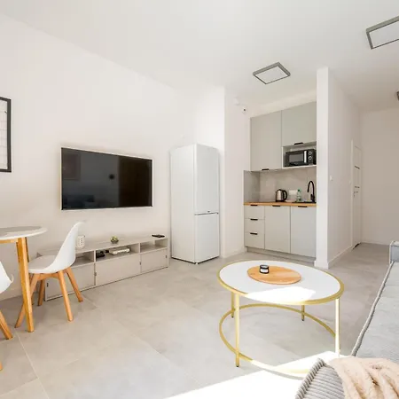 Raclawicka 7 Deluxe By Bookinghost *