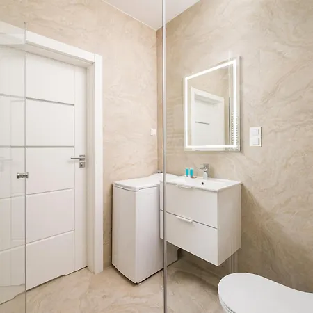 Daire Raclawicka 7 Deluxe By Bookinghost *