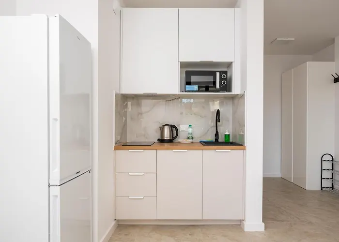 Raclawicka 7 Deluxe By Bookinghost *